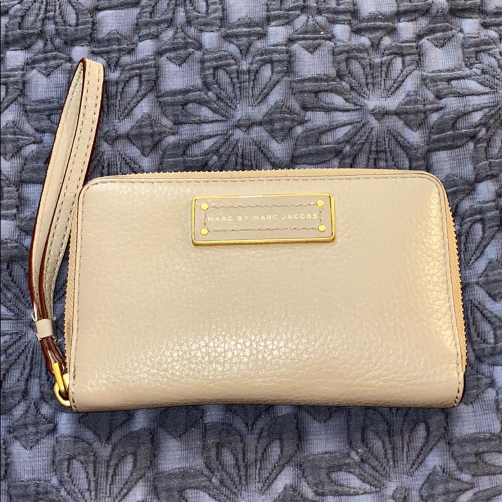 Marc Jacobs Zip up wristlet wallet